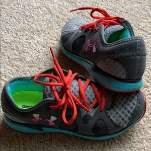 Under armour size 9 tennis shoes